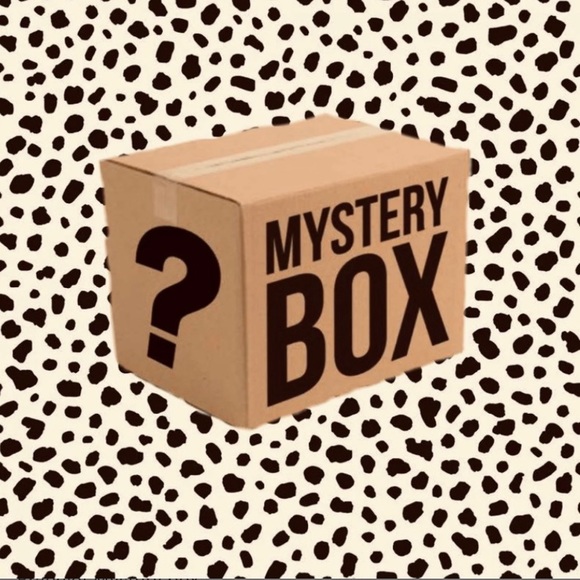 5Lb Mystery Box Women’s Tops Edition ALL SIZES - Picture 1 of 3
